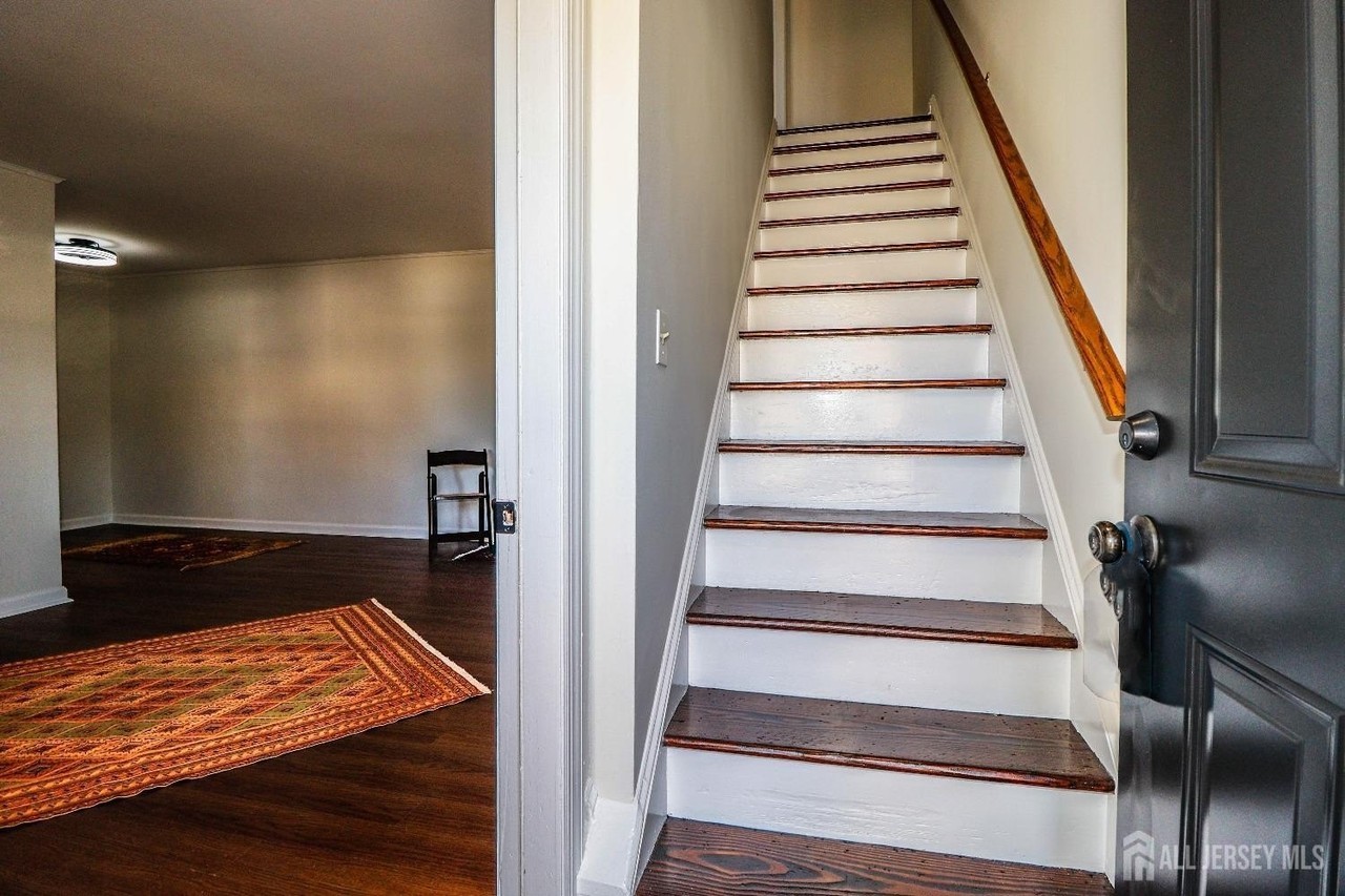 569 Main St #1 - Photo 4 of 23
