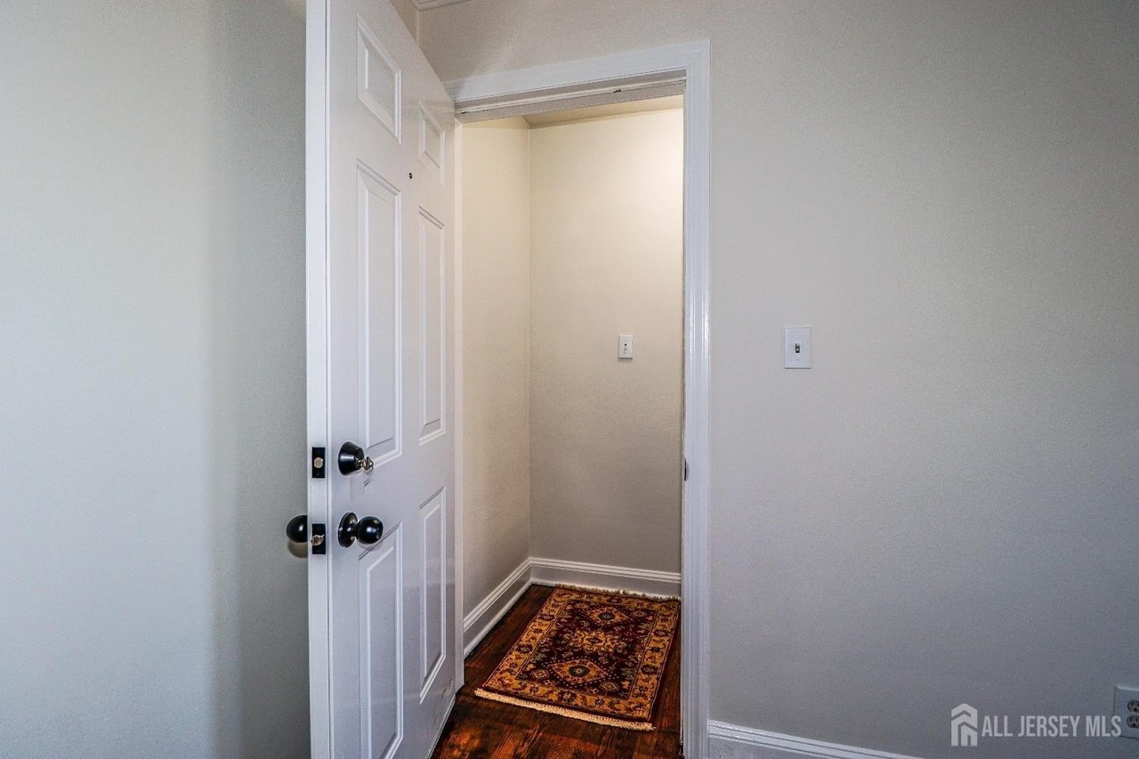 569 Main St #1 - Photo 5 of 23