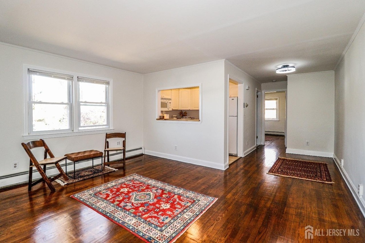 569 Main St #1 - Photo 6 of 23