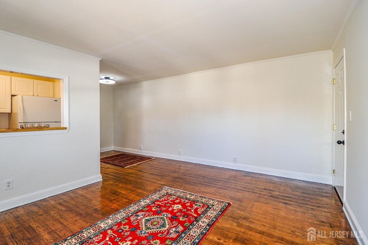 569 Main St #1 - Photo 7 of 23
