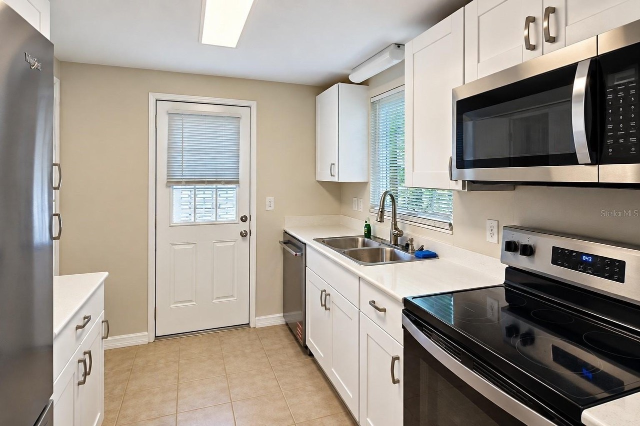 6631 Glades Way - Photo 7 of 19