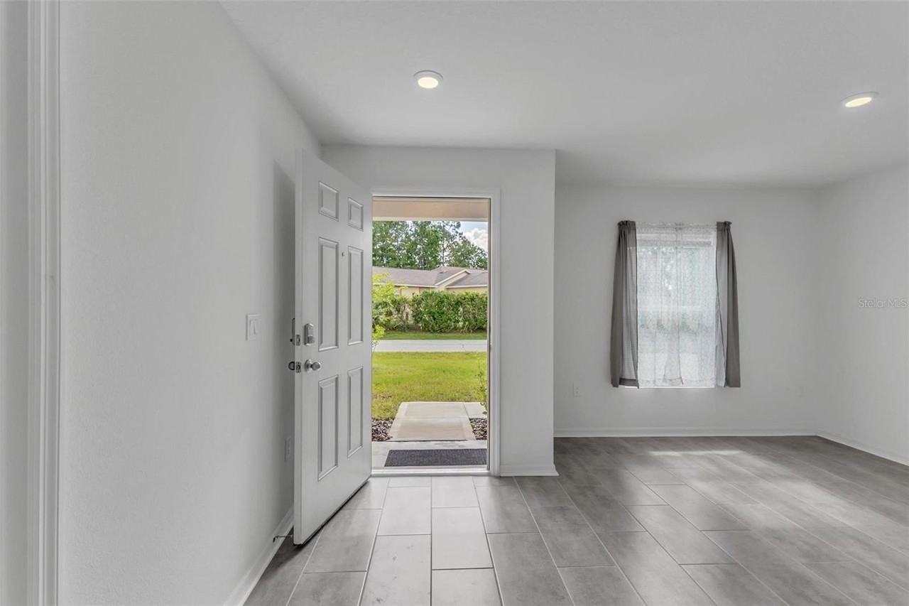 22 Round Tree Dr - Photo 4 of 33