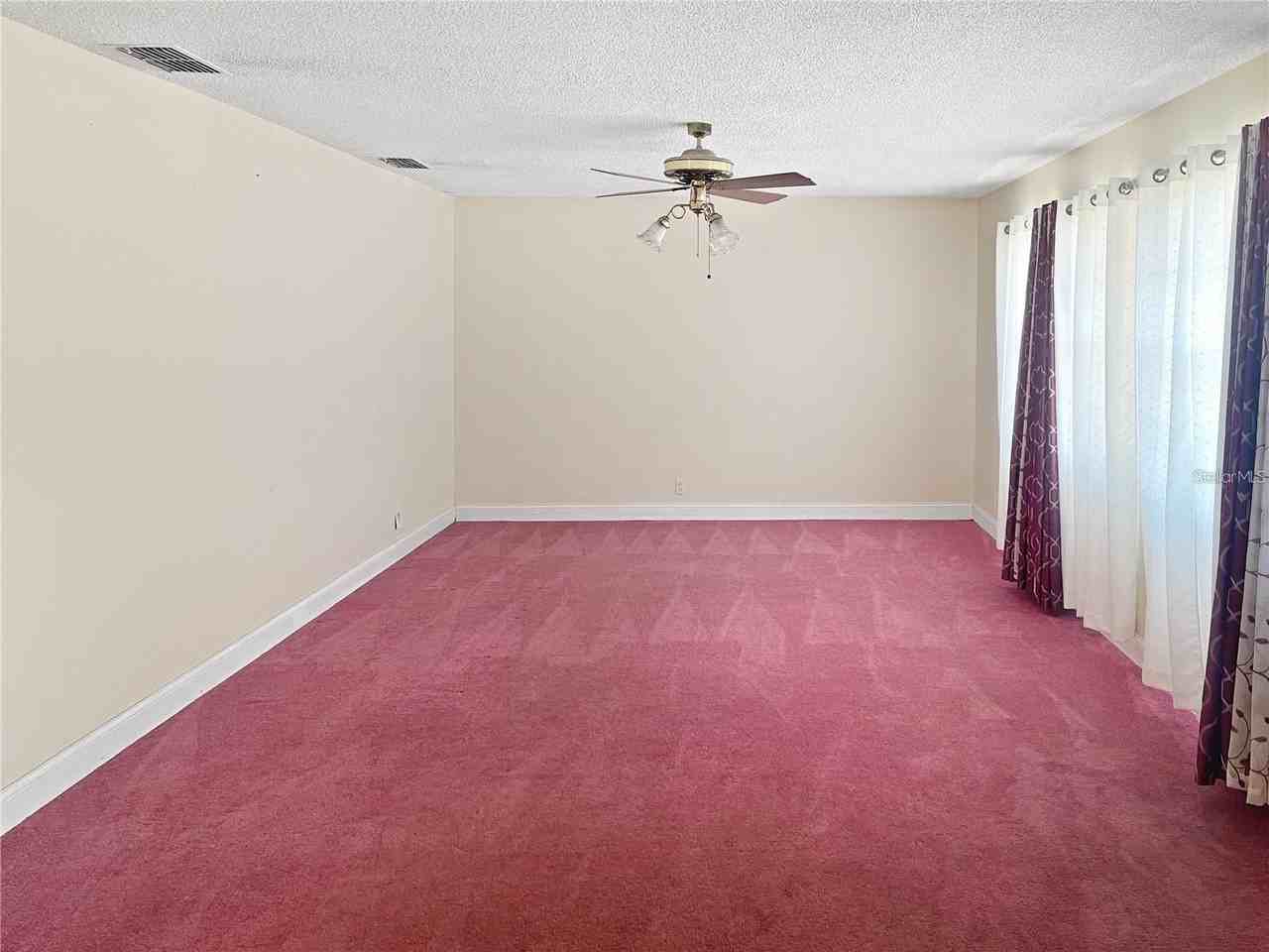 321 E Gunter St - Photo 3 of 12