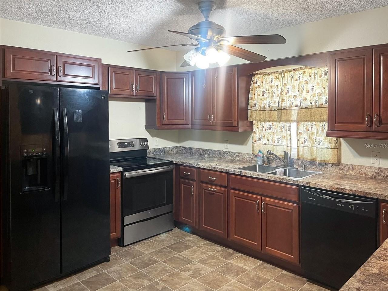 321 E Gunter St - Photo 6 of 12