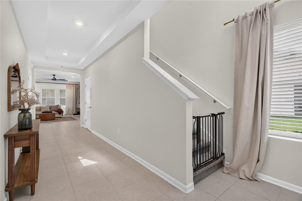 685 Peroni Ave - Photo 4 of 45
