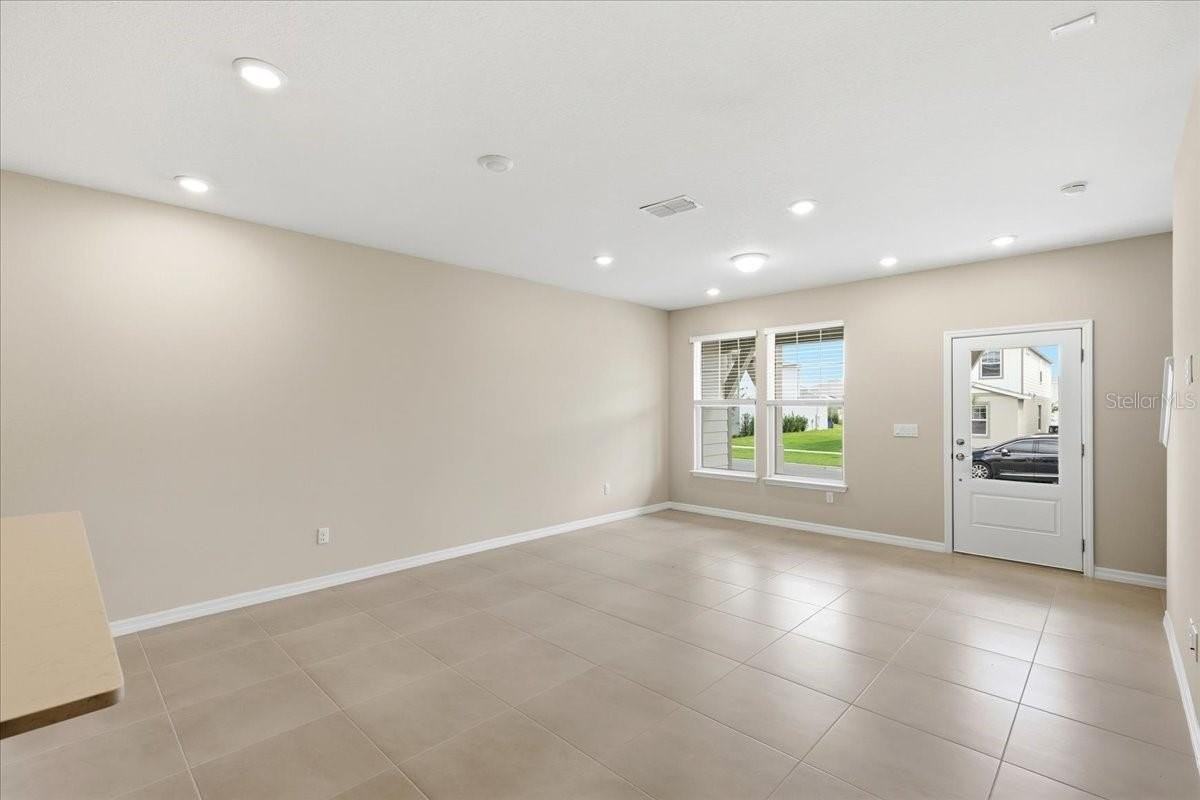 6258 Sunny Time Ave - Photo 7 of 32