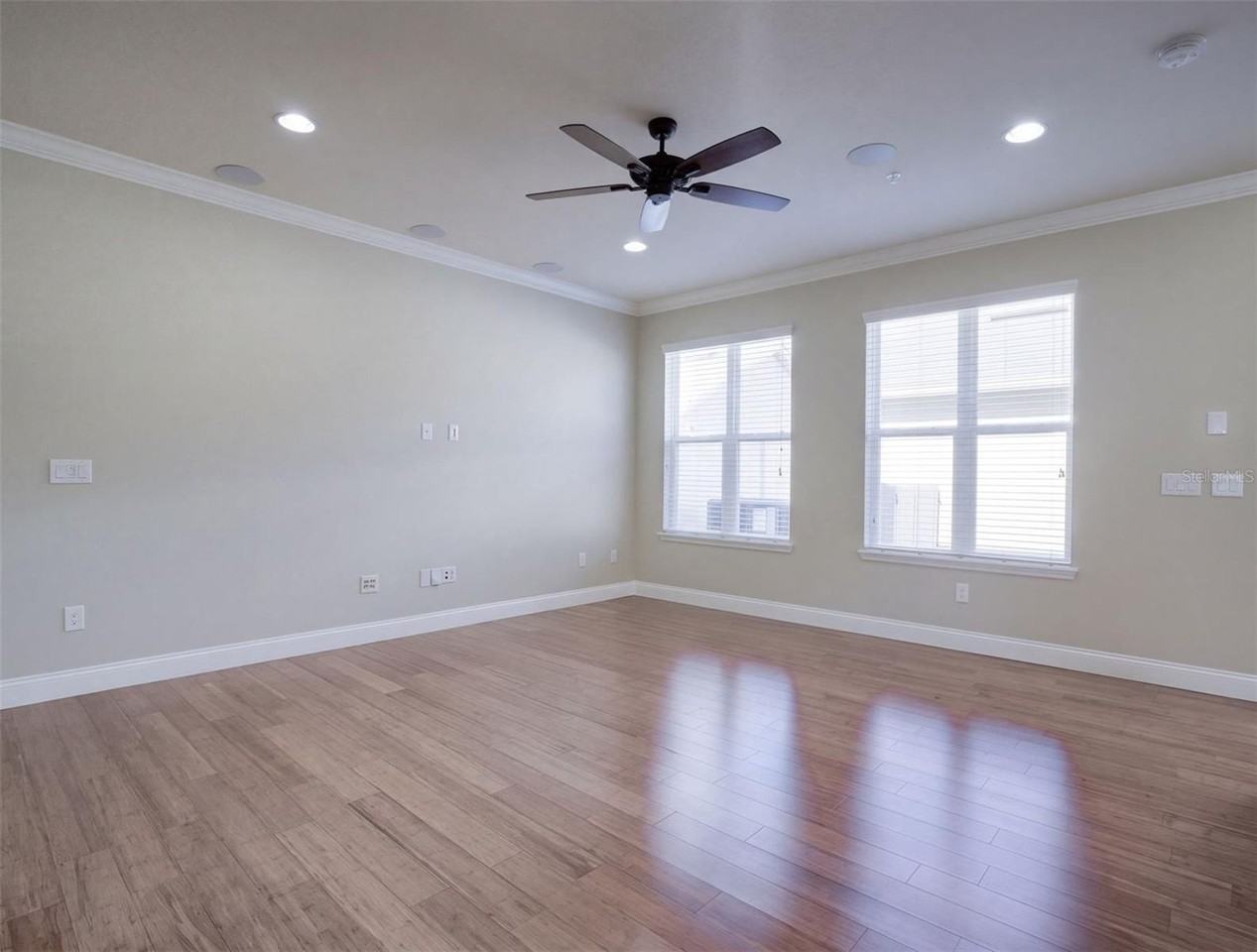 8049 Cadman St - Photo 2 of 29