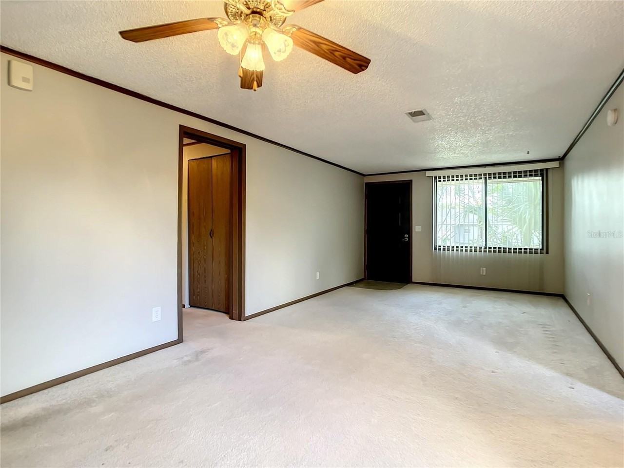 310 Camellia St - Photo 4 of 28
