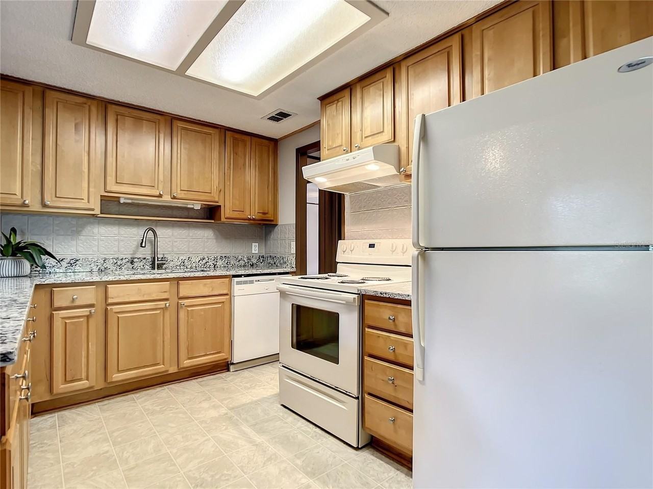 310 Camellia St - Photo 7 of 28