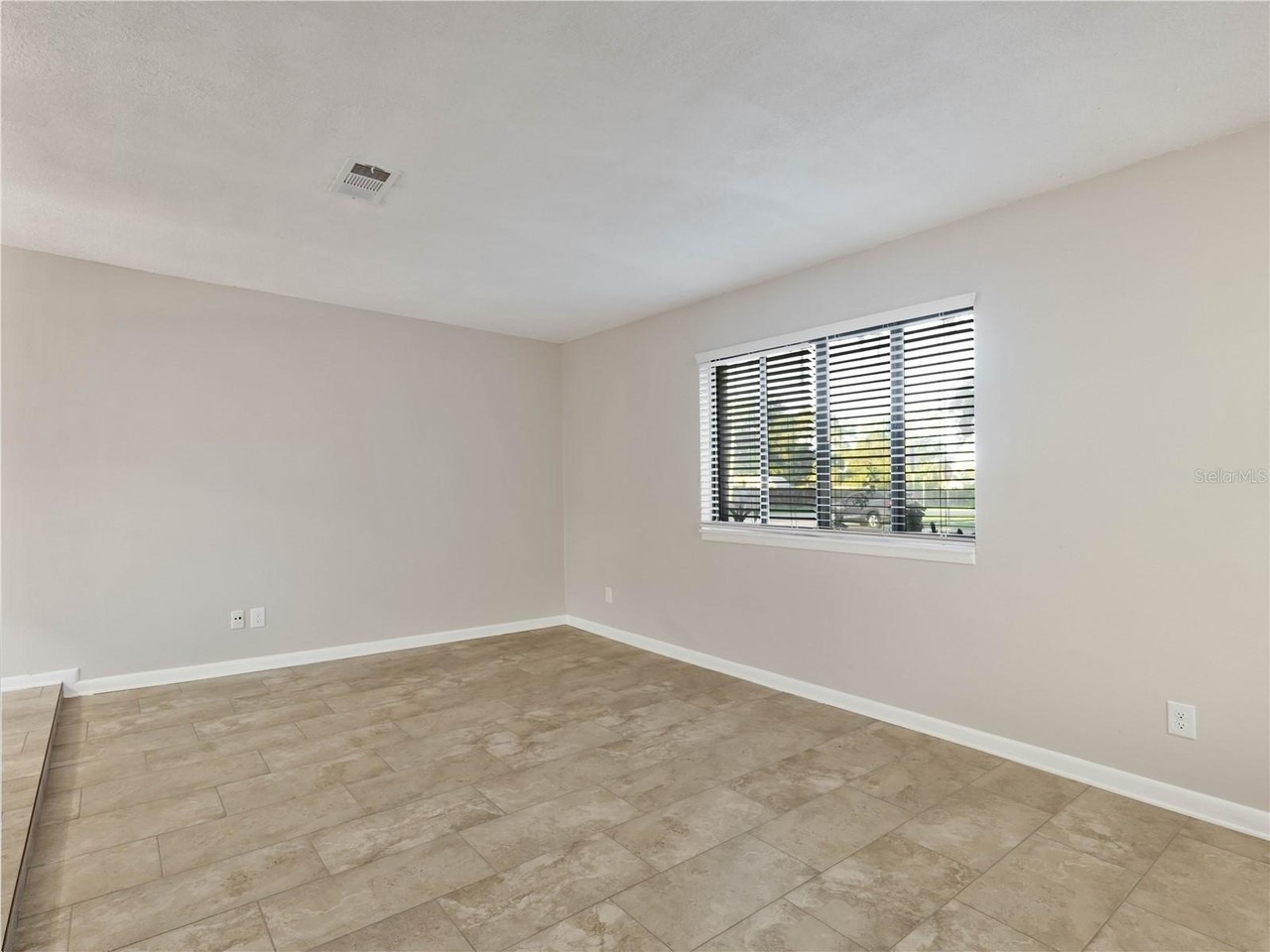 1101 Pine Sap Ct - Photo 5 of 34