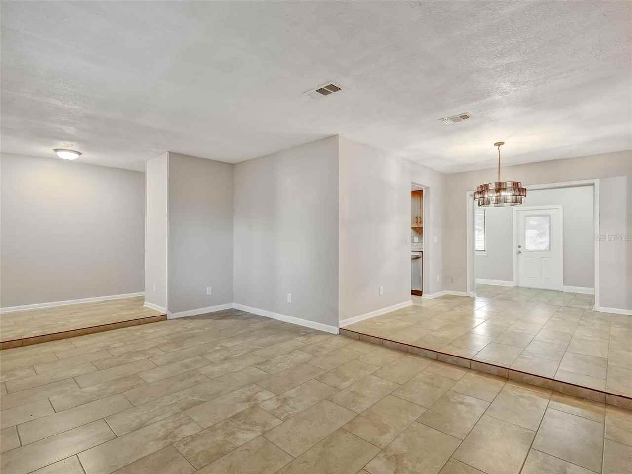 1101 Pine Sap Ct - Photo 6 of 34