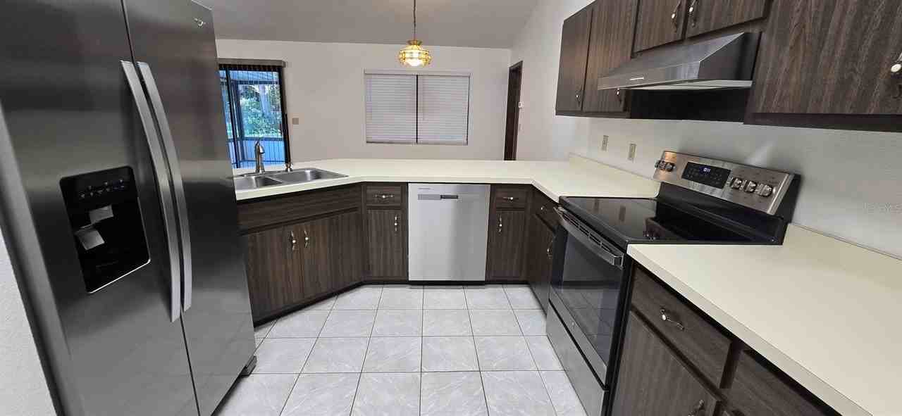 10605 Sw 68th Ter - Photo 7 of 19