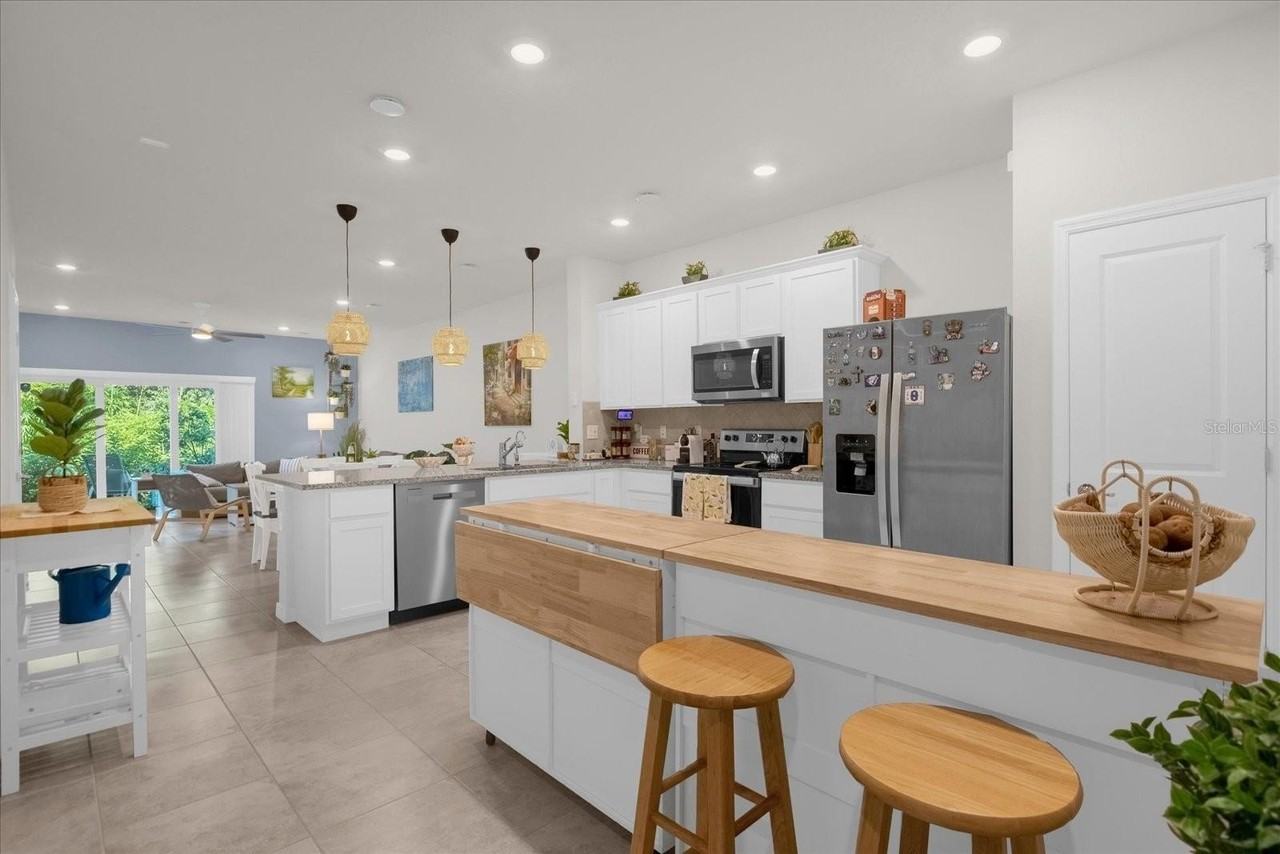 4801 Sparkling Shell Ave - Photo 5 of 27