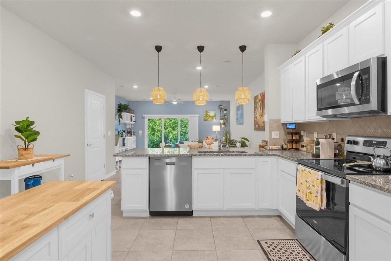 4801 Sparkling Shell Ave - Photo 7 of 27