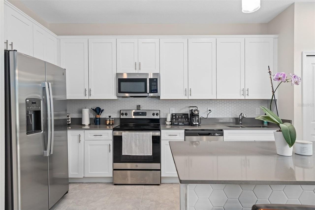 7456 Stone Creek Trl - Photo 3 of 50