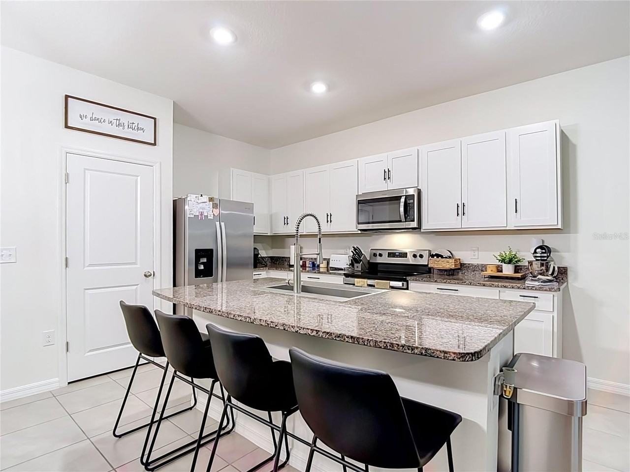 3347 Pleasant Willow Ct - Photo 5 of 38
