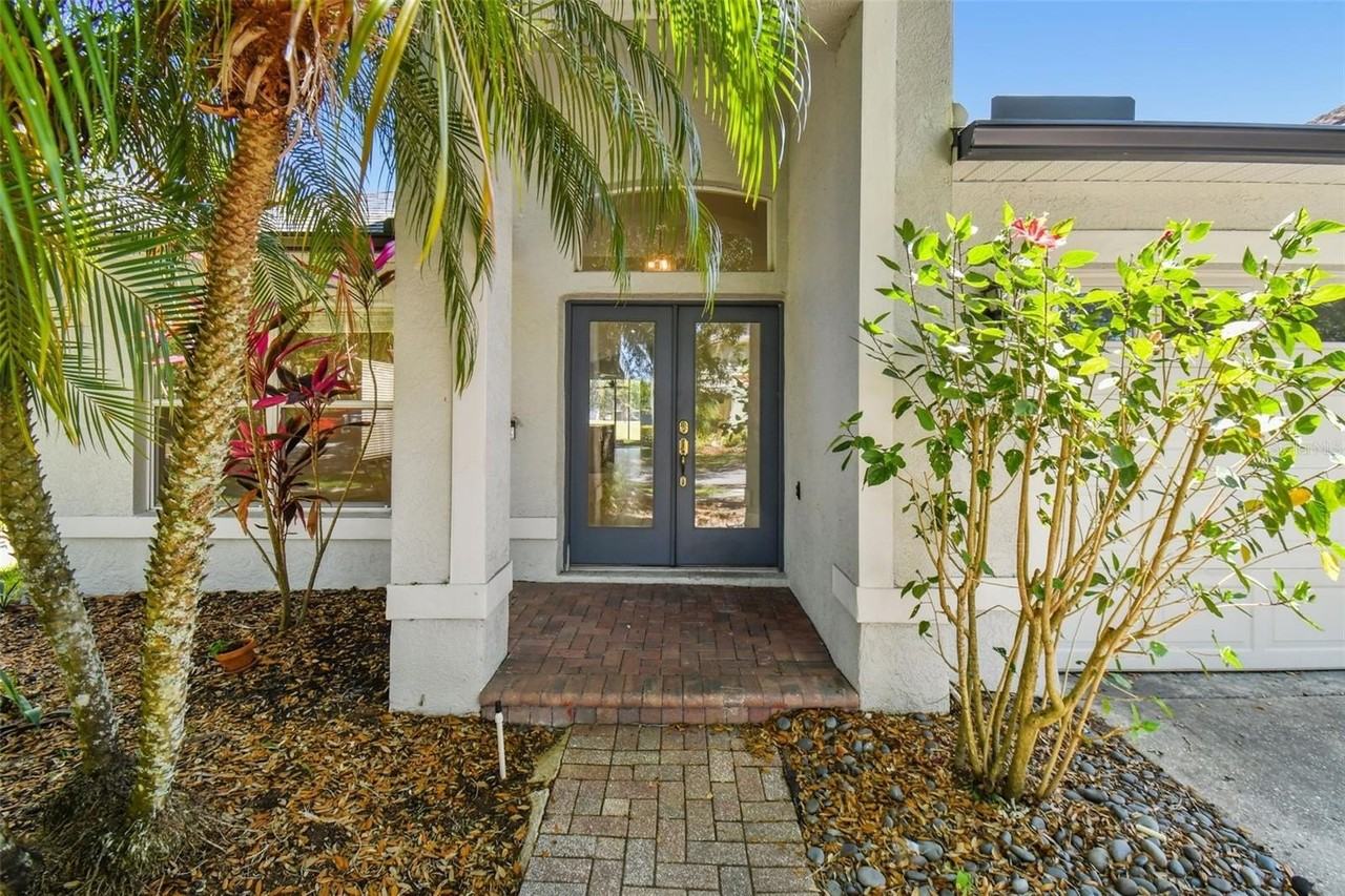 10412 Lucaya Dr - Photo 2 of 50