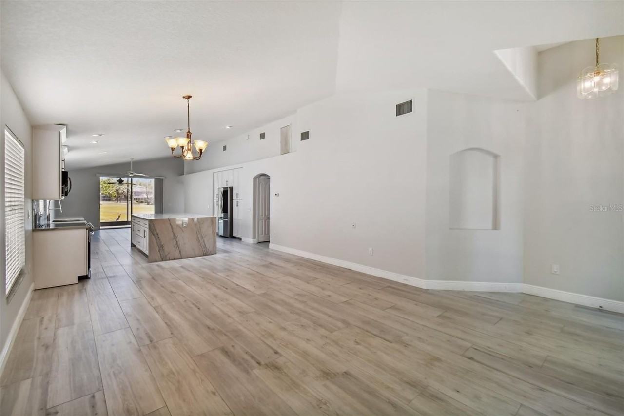 10412 Lucaya Dr - Photo 4 of 50