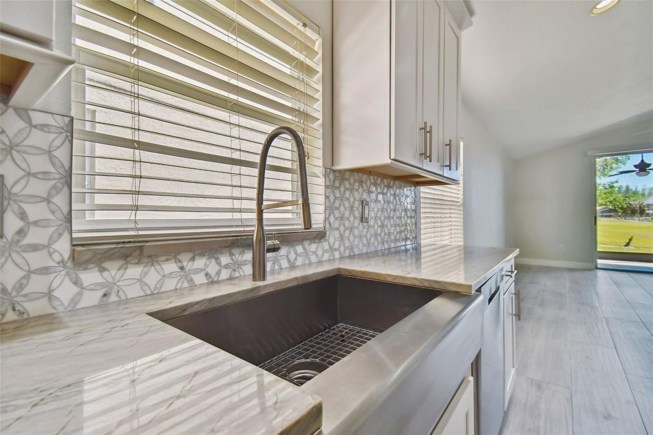 10412 Lucaya Dr - Photo 6 of 50