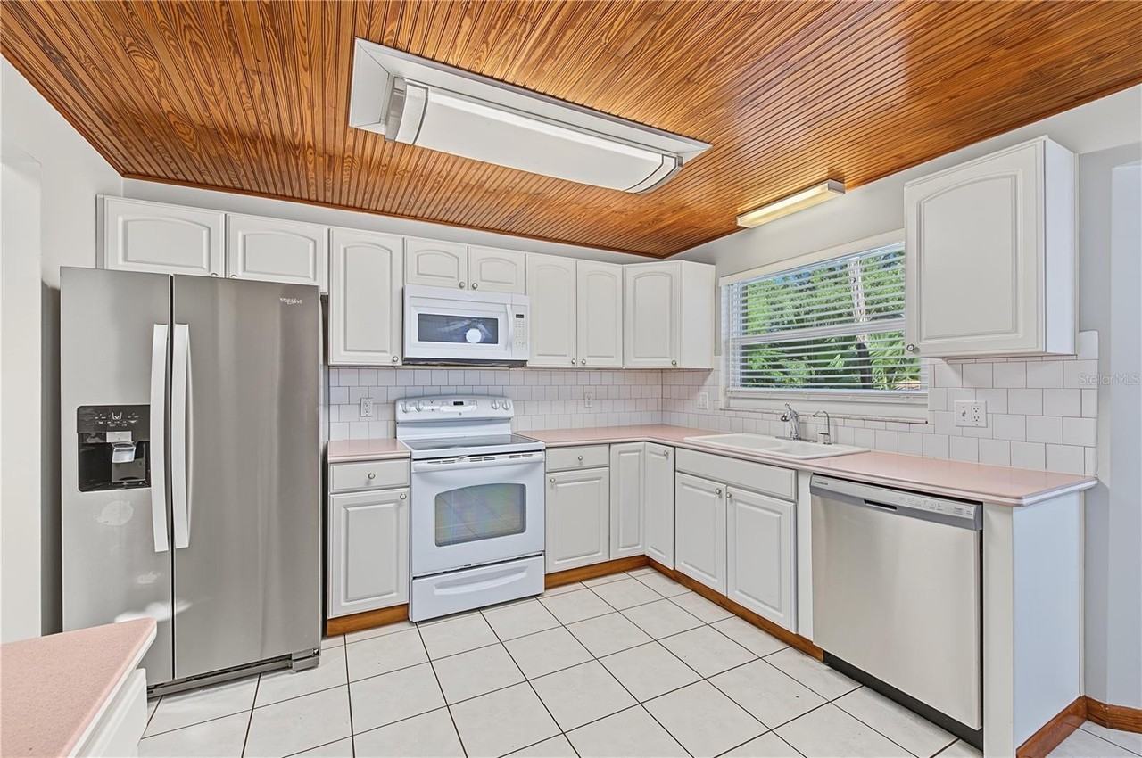 730 Rolling Hills Dr - Photo 4 of 44