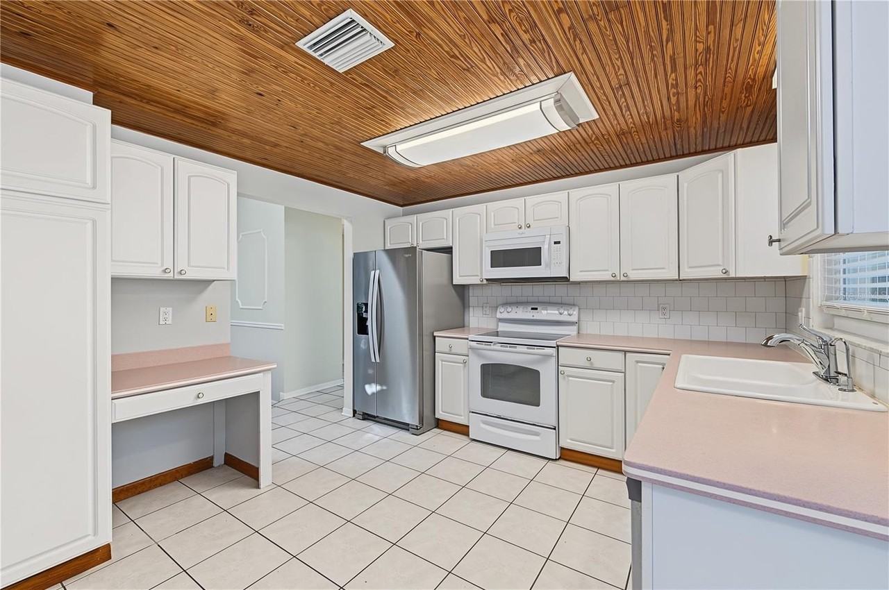 730 Rolling Hills Dr - Photo 5 of 44