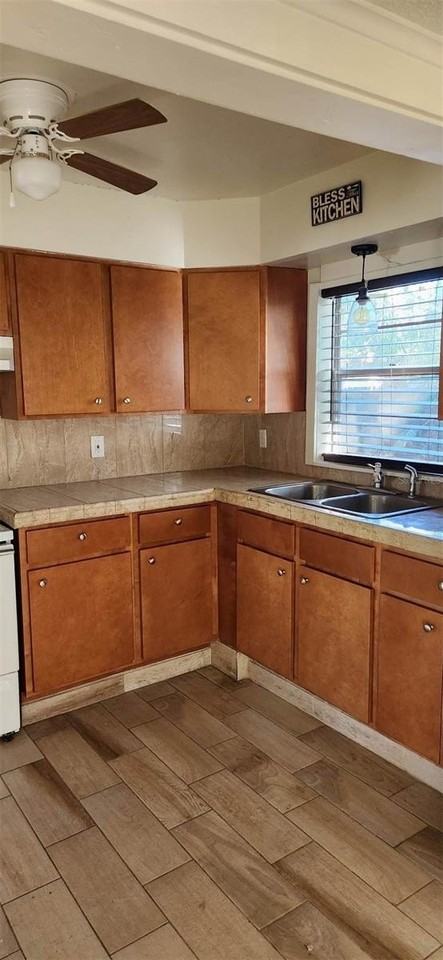 3701 47th St N - Photo 3 of 8