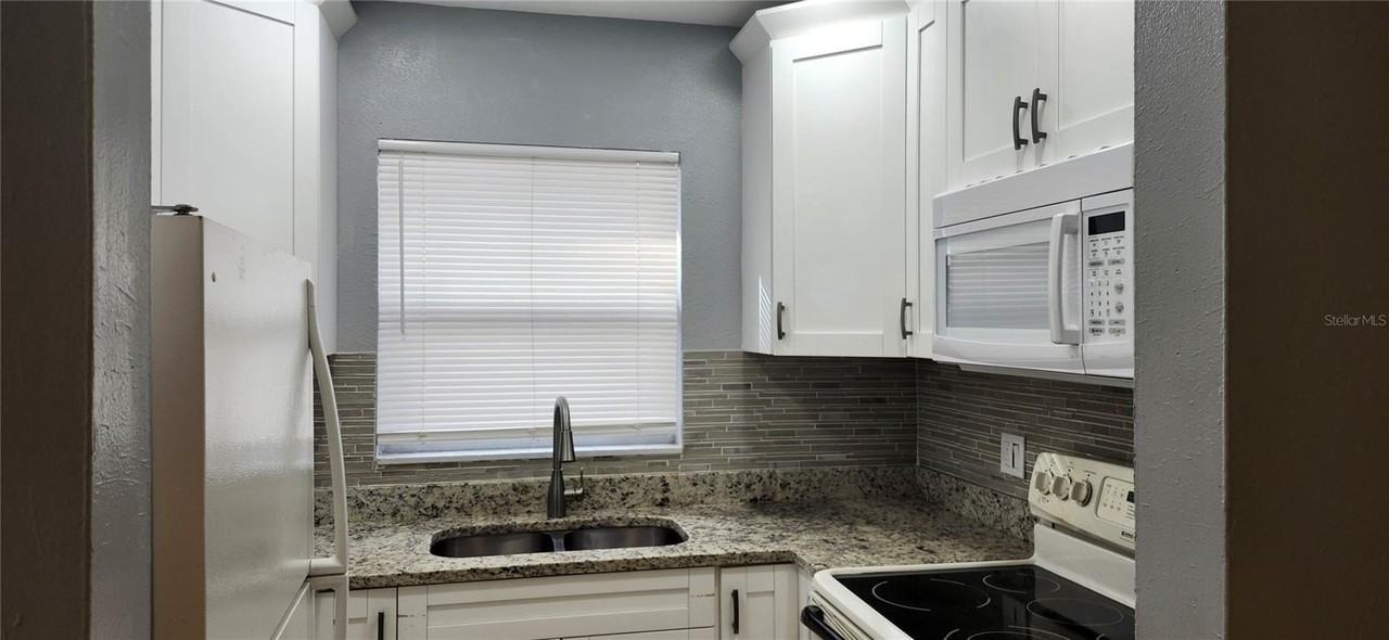 1422 E Seneca Ave #A - Photo 6 of 16