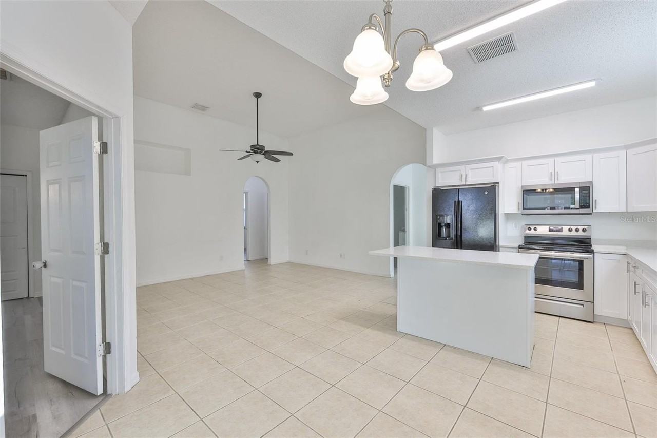 504 Greg St - Photo 4 of 47