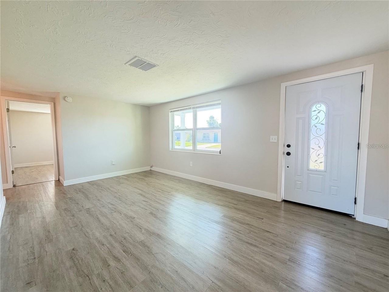 3811 Beechwood Dr - Photo 3 of 11
