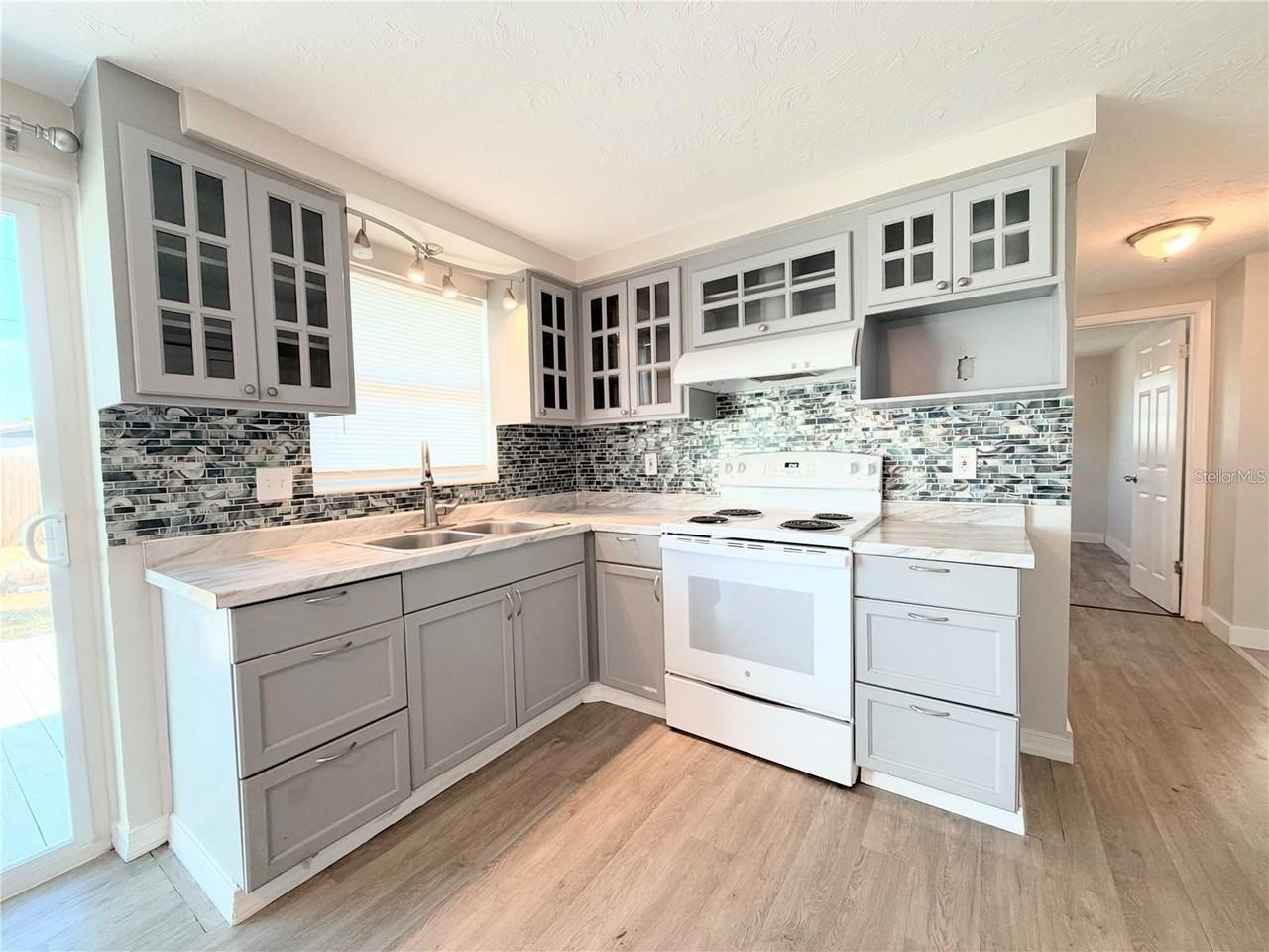 3811 Beechwood Dr - Photo 4 of 11