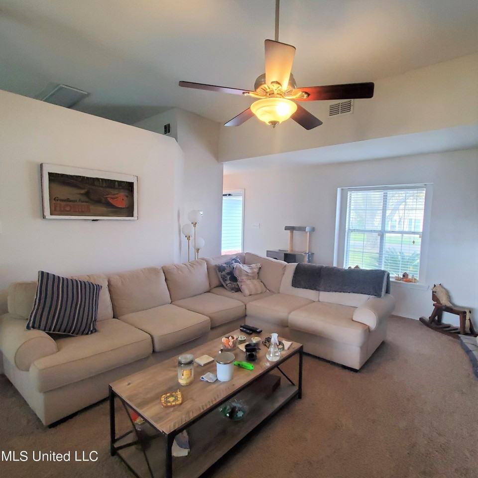 15113 Rosewood St - Photo 4 of 12