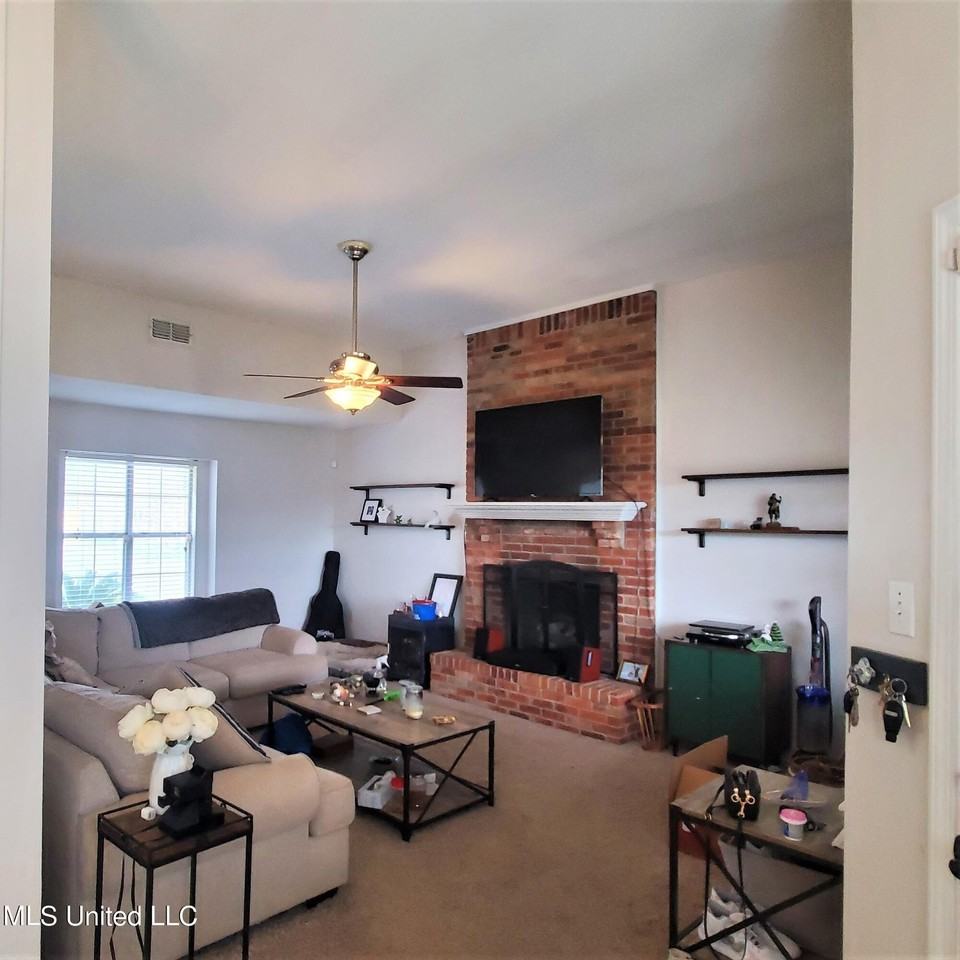 15113 Rosewood St - Photo 5 of 12