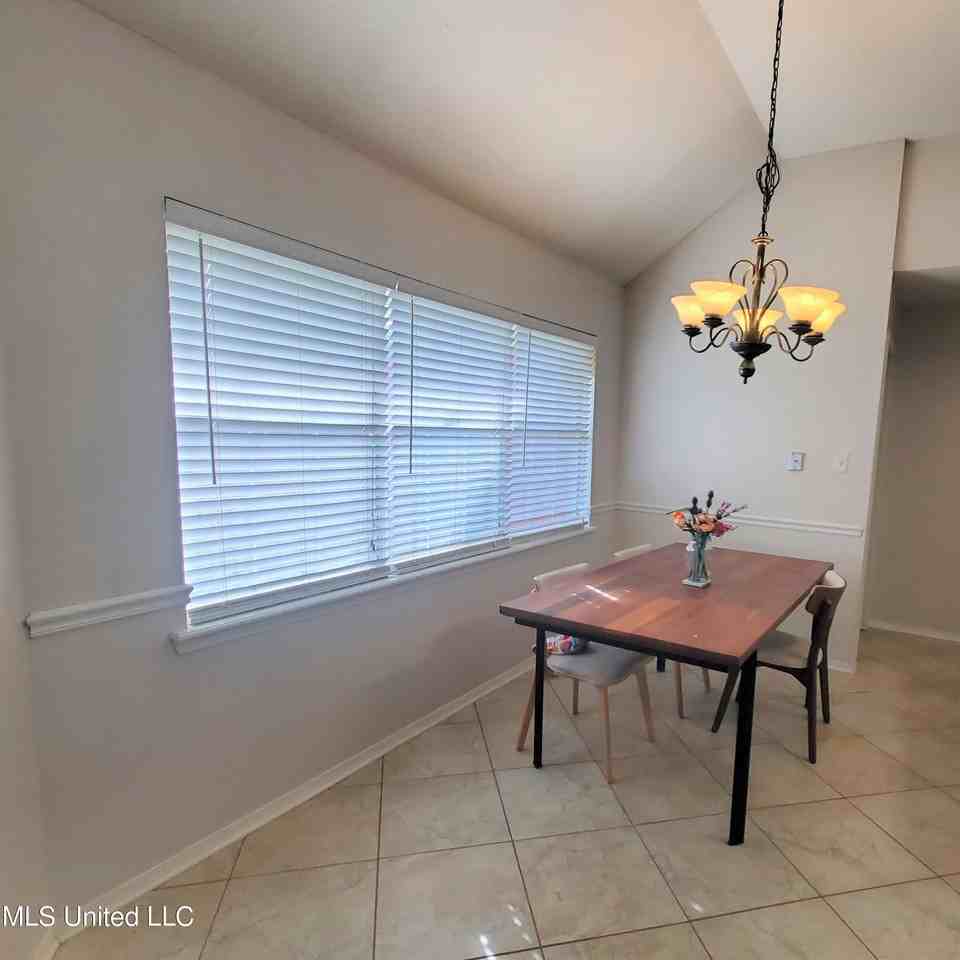 15113 Rosewood St - Photo 6 of 12