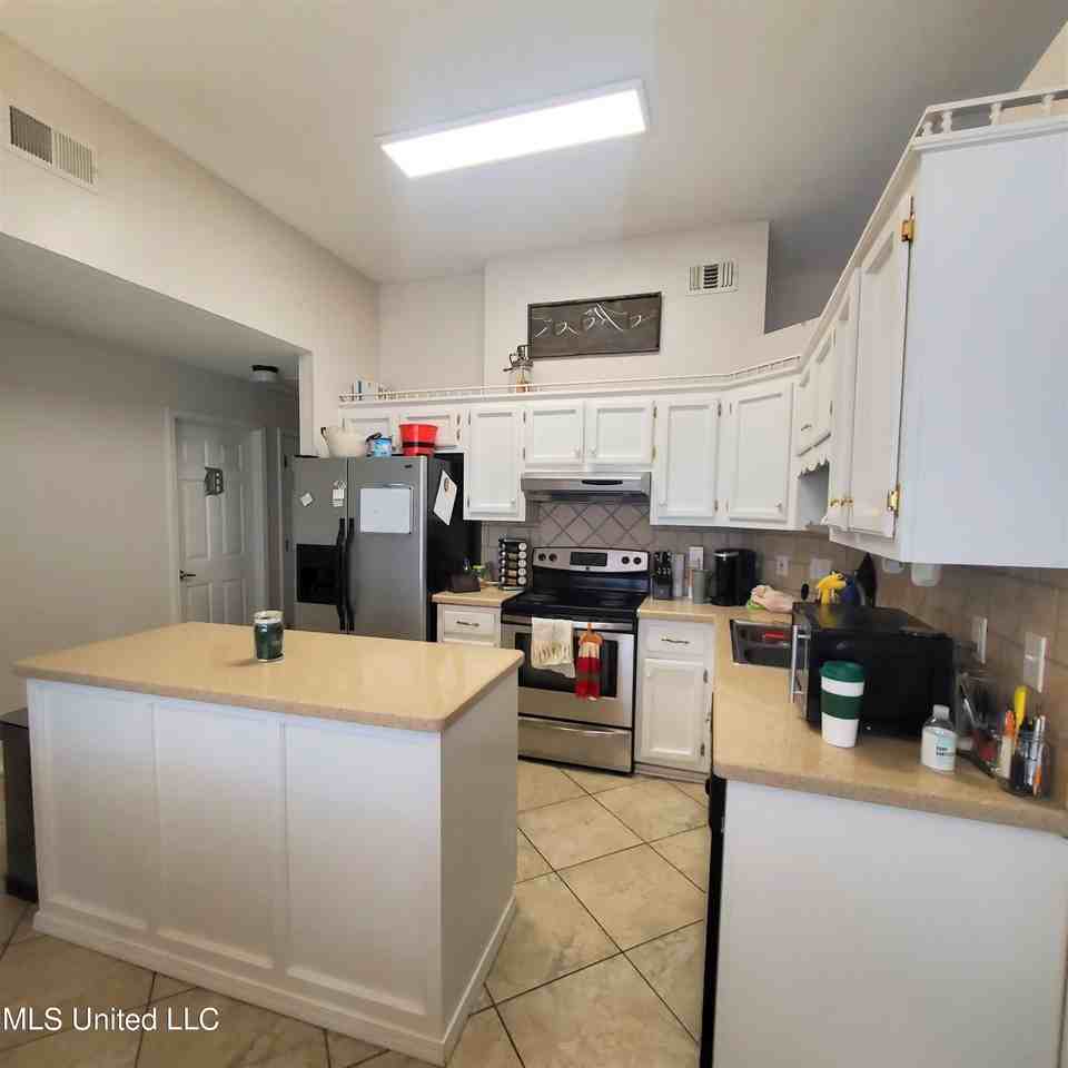 15113 Rosewood St - Photo 7 of 12