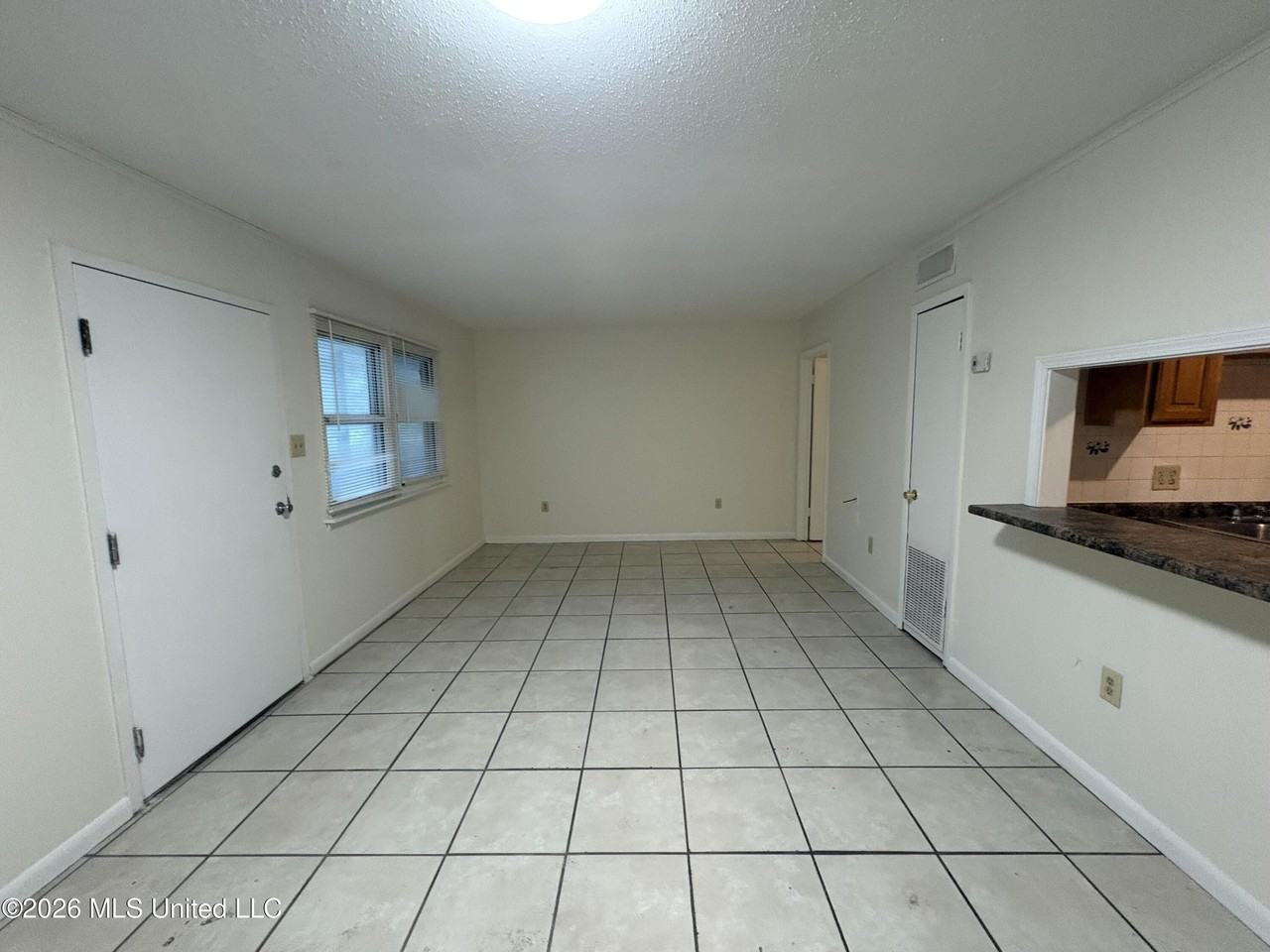 511 32nd St Apt 26 - Photo 2 of 9