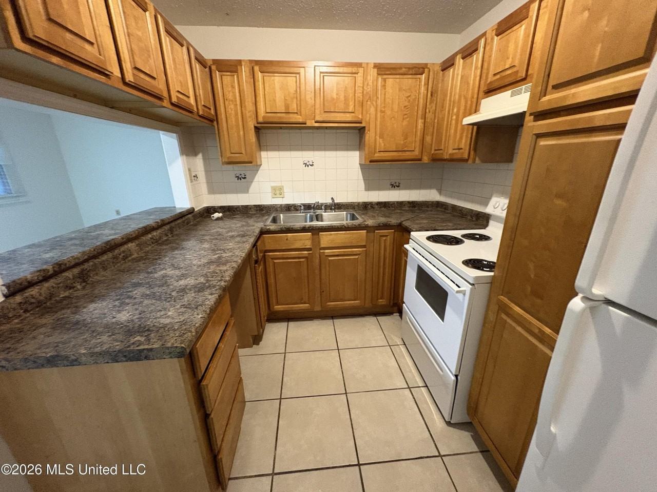 511 32nd St Apt 26 - Photo 4 of 9