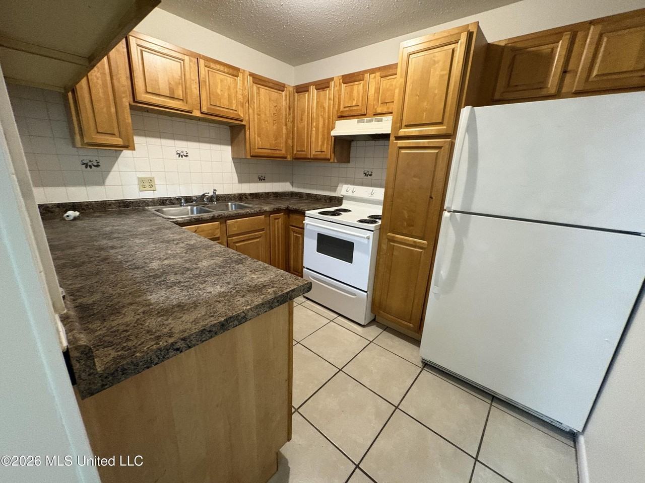 511 32nd St Apt 26 - Photo 5 of 9