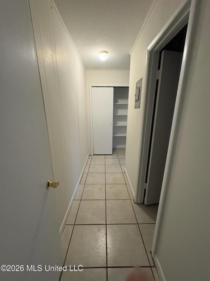 511 32nd St Apt 26 - Photo 6 of 9