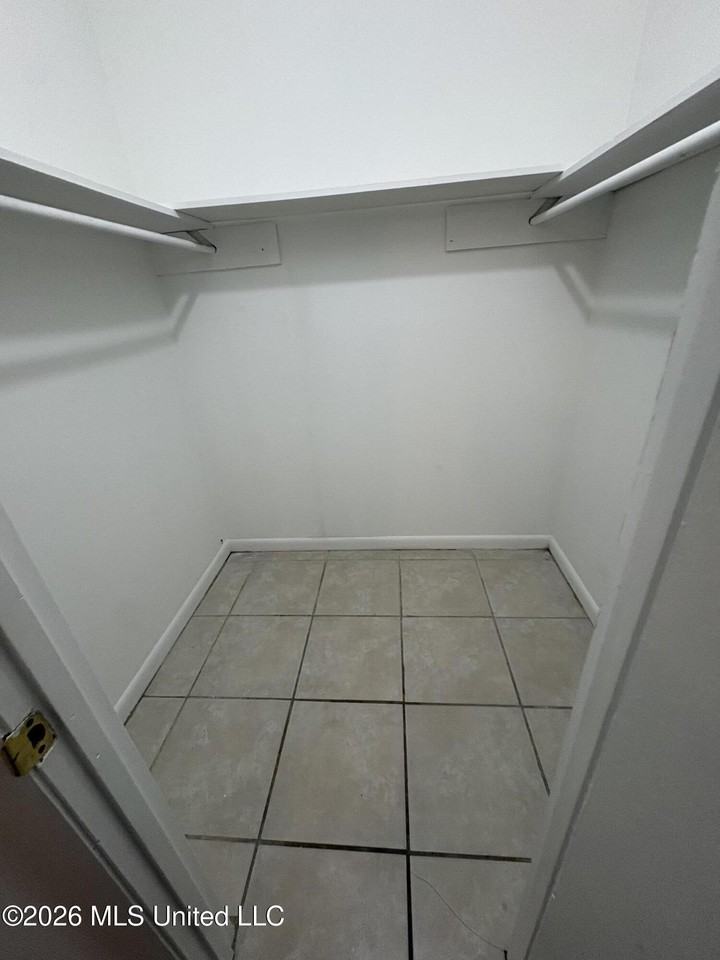 511 32nd St Apt 26 - Photo 7 of 9