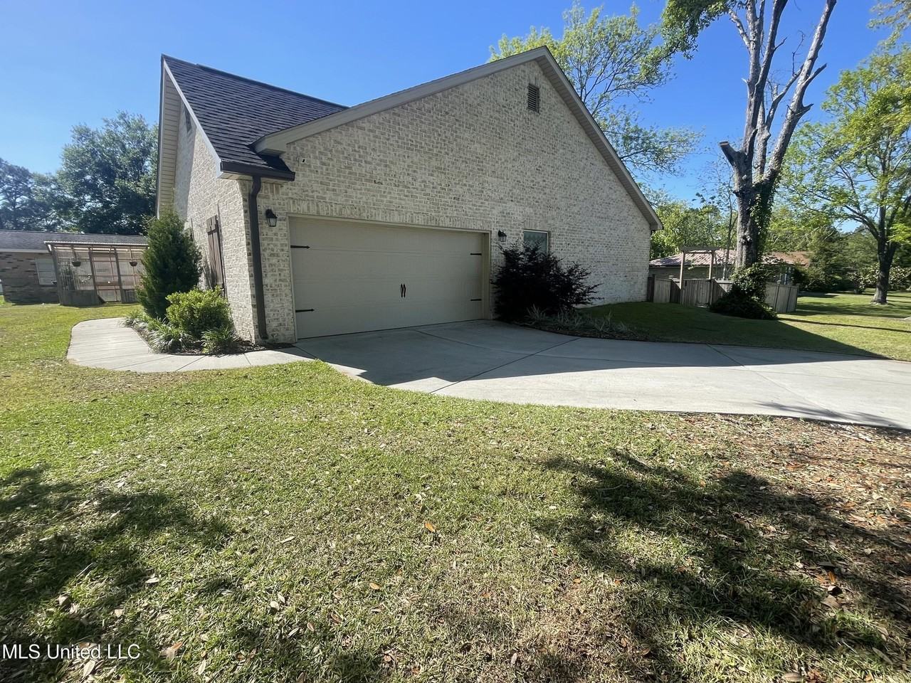 15300 Big Ridge Rd - Photo 2 of 39
