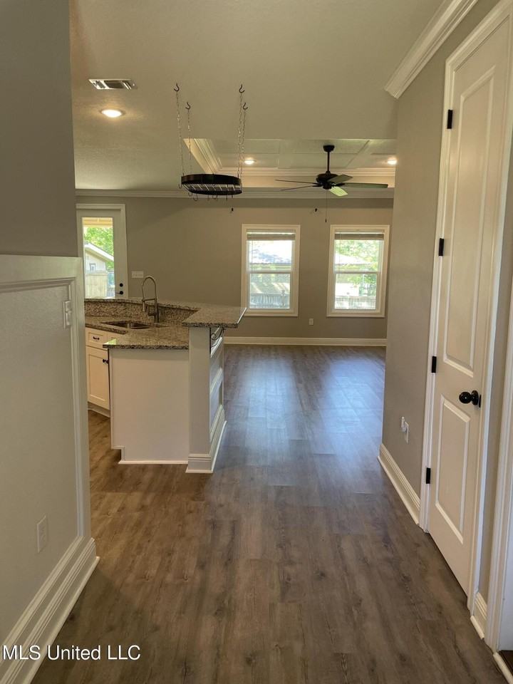 15300 Big Ridge Rd - Photo 4 of 39