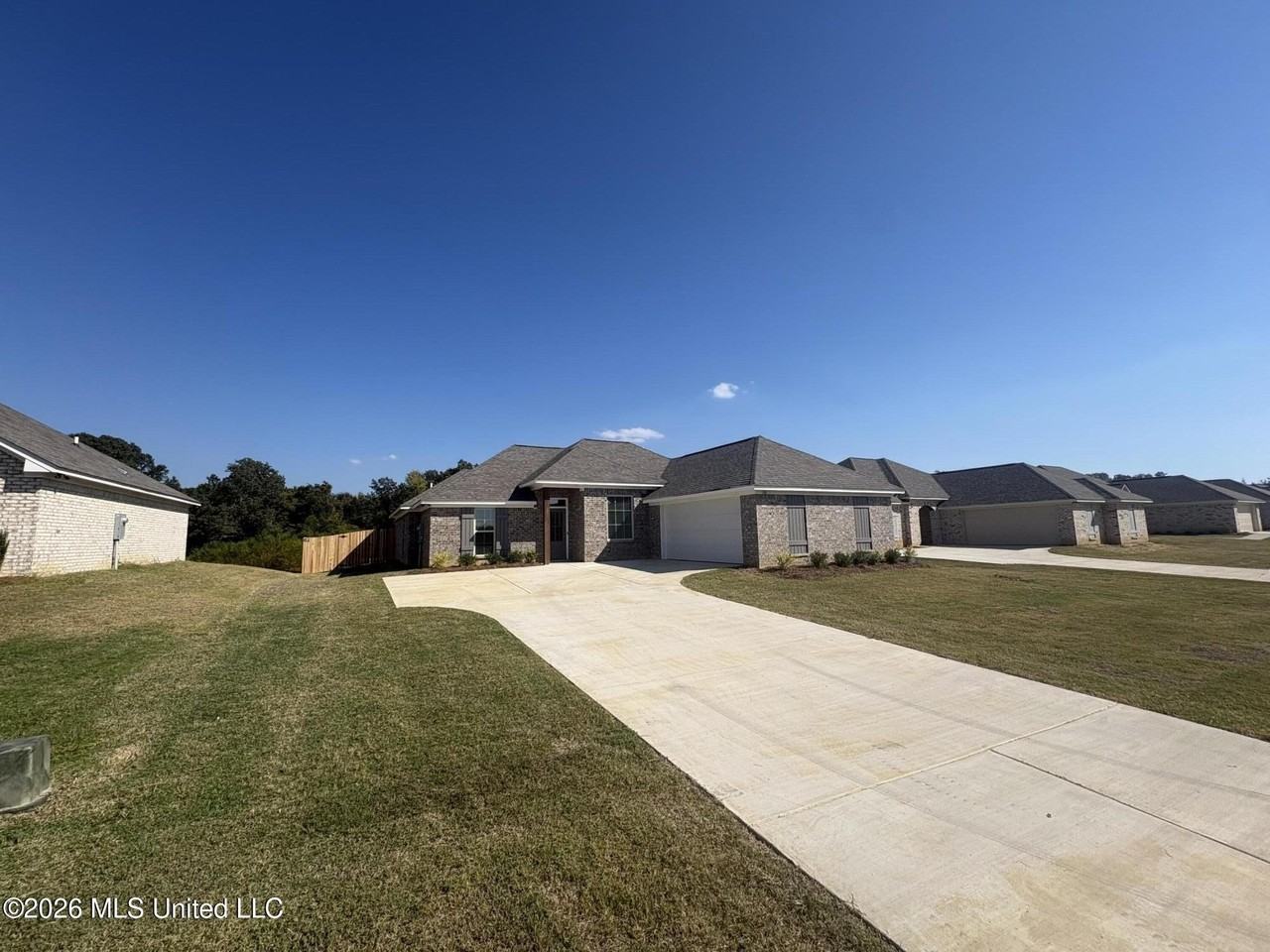 150 Madisonville Dr - Photo 3 of 39