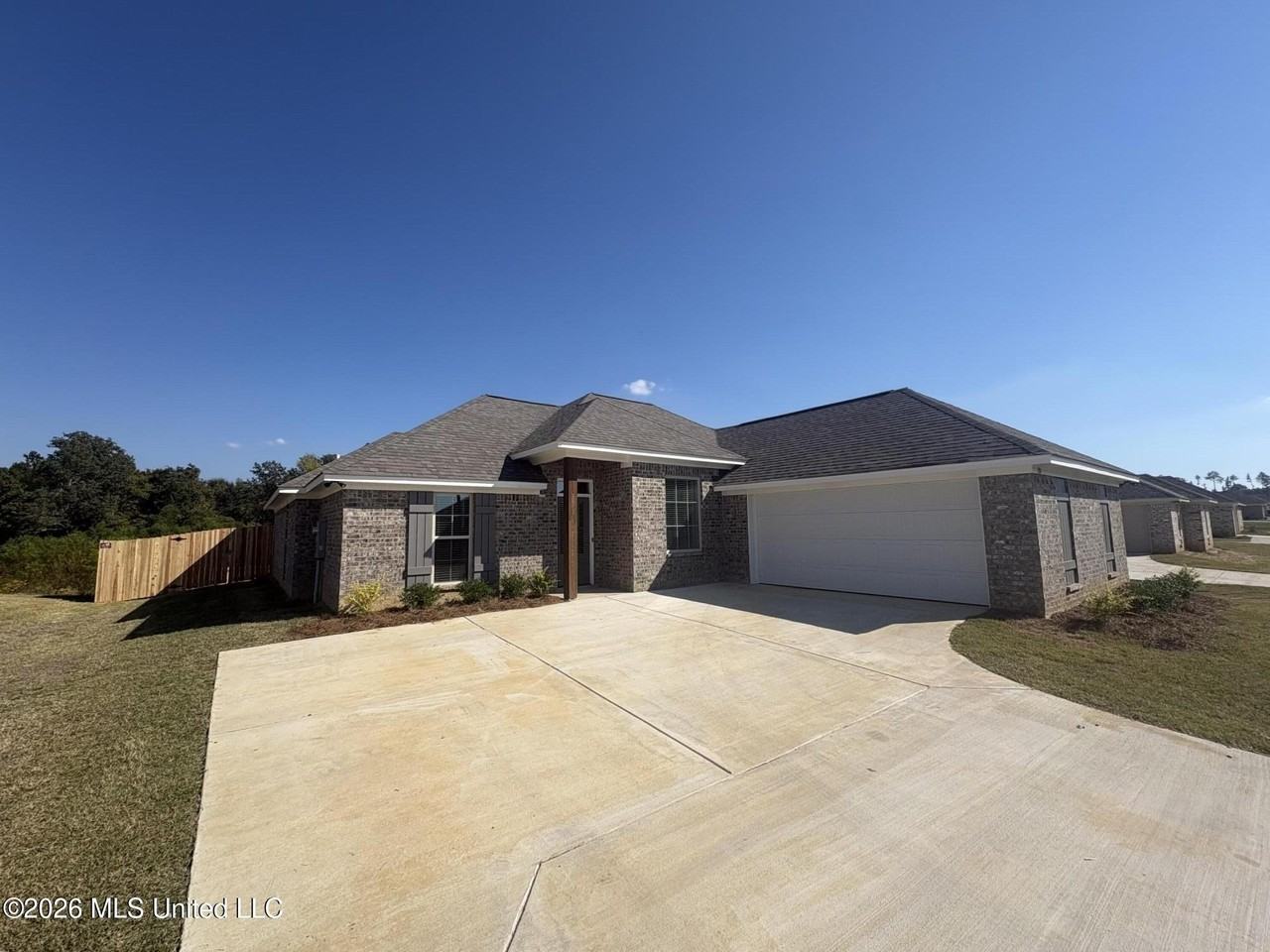 150 Madisonville Dr - Photo 4 of 39