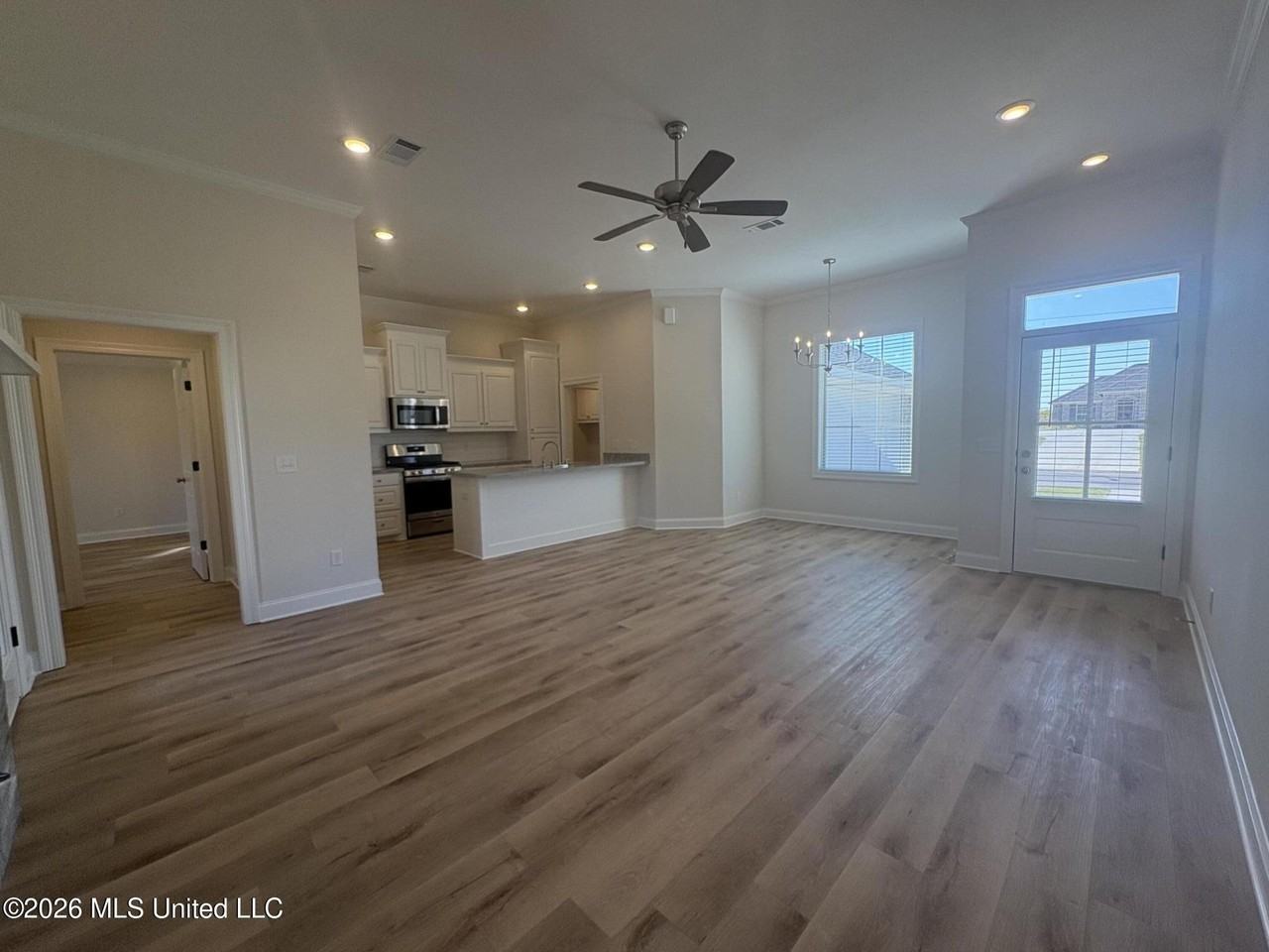 150 Madisonville Dr - Photo 7 of 39