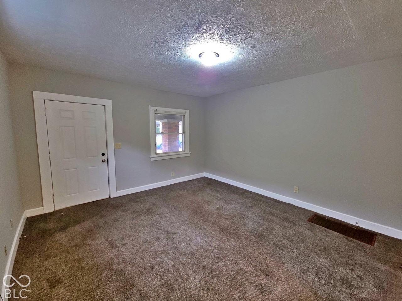 804 N Bradley Ave - Photo 4 of 19