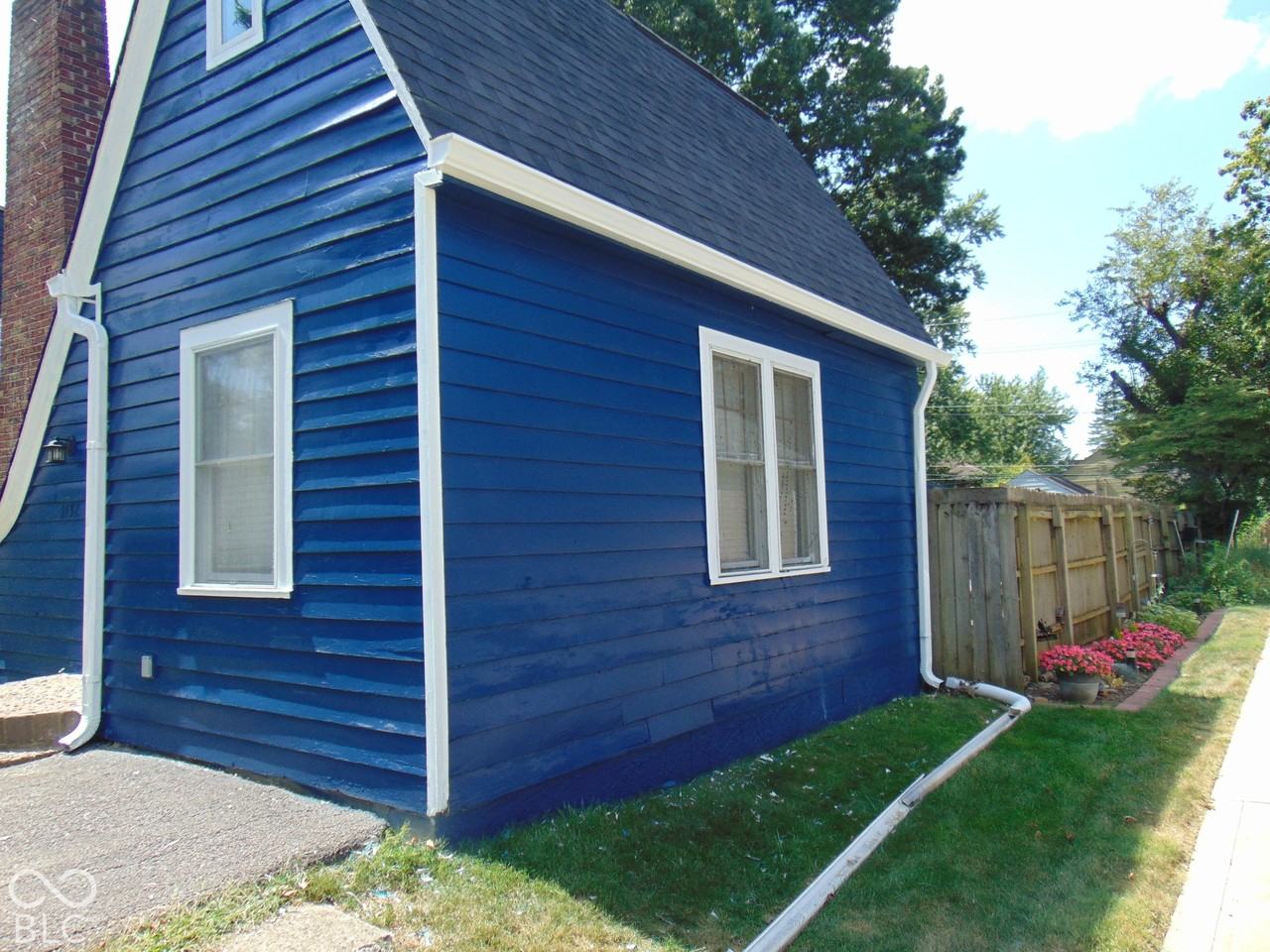 1132 N Hawthorne Ln - Photo 3 of 36