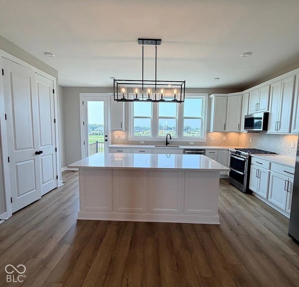 406 Elite St - Photo 3 of 18