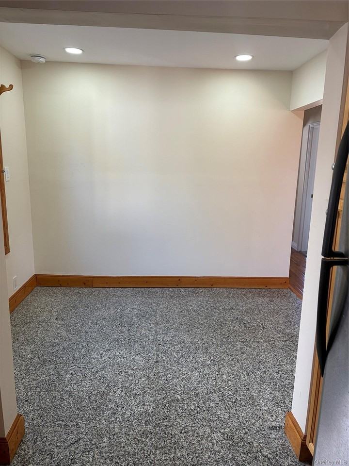 916 Center Dr - Photo 4 of 14
