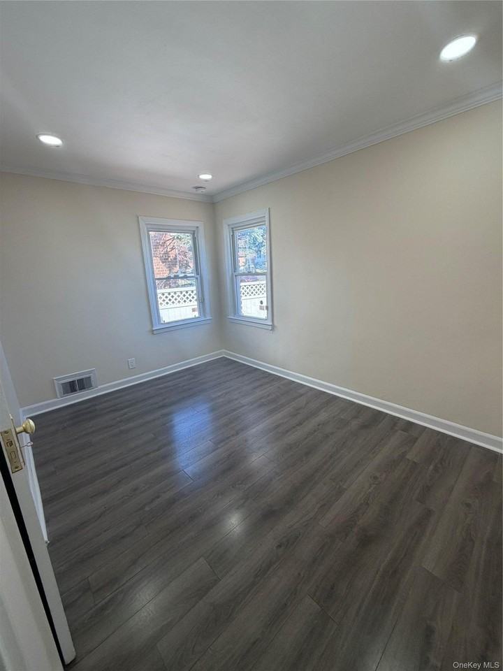916 Center Dr - Photo 7 of 14