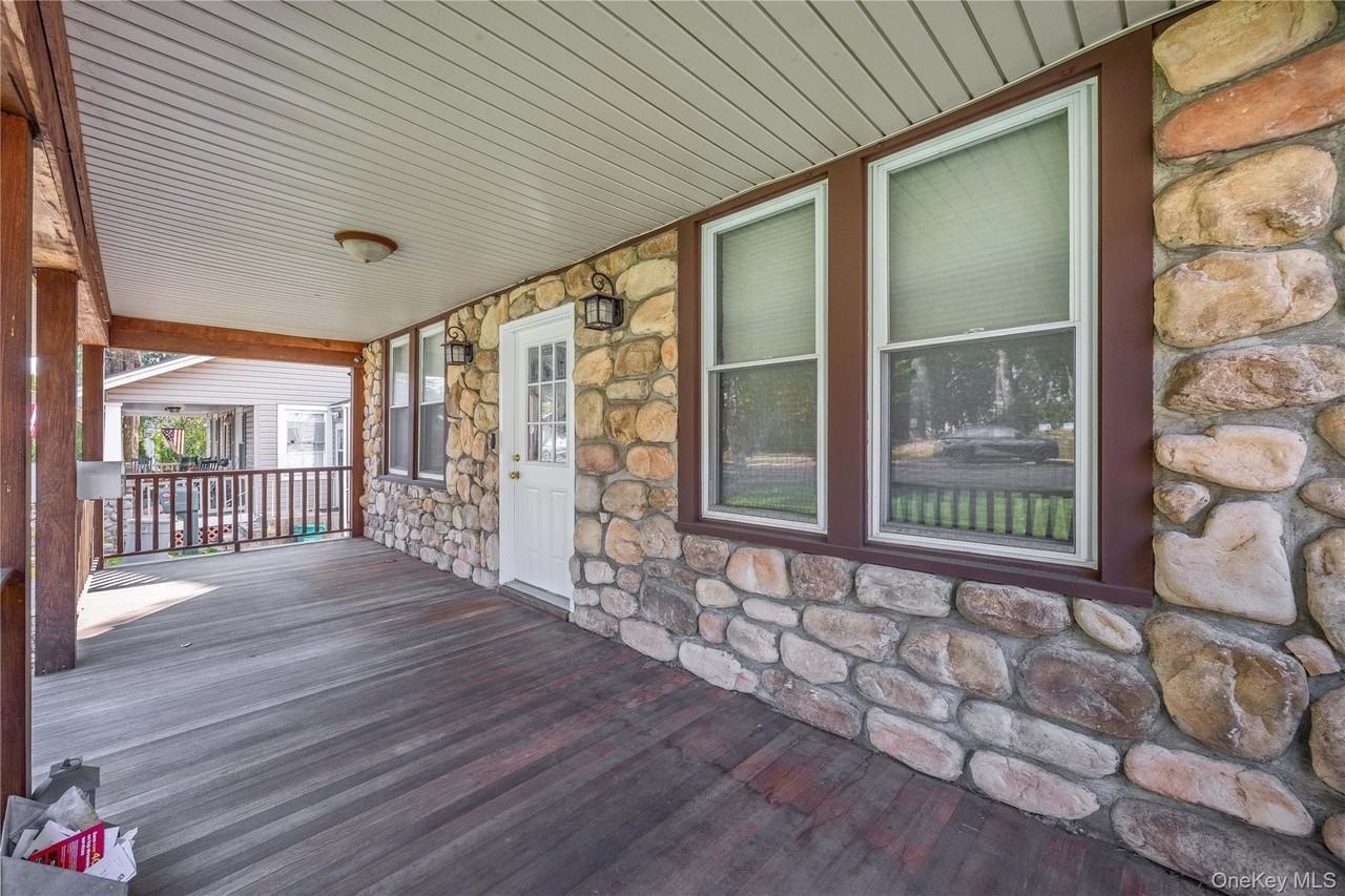 77 N Main St - Photo 4 of 20